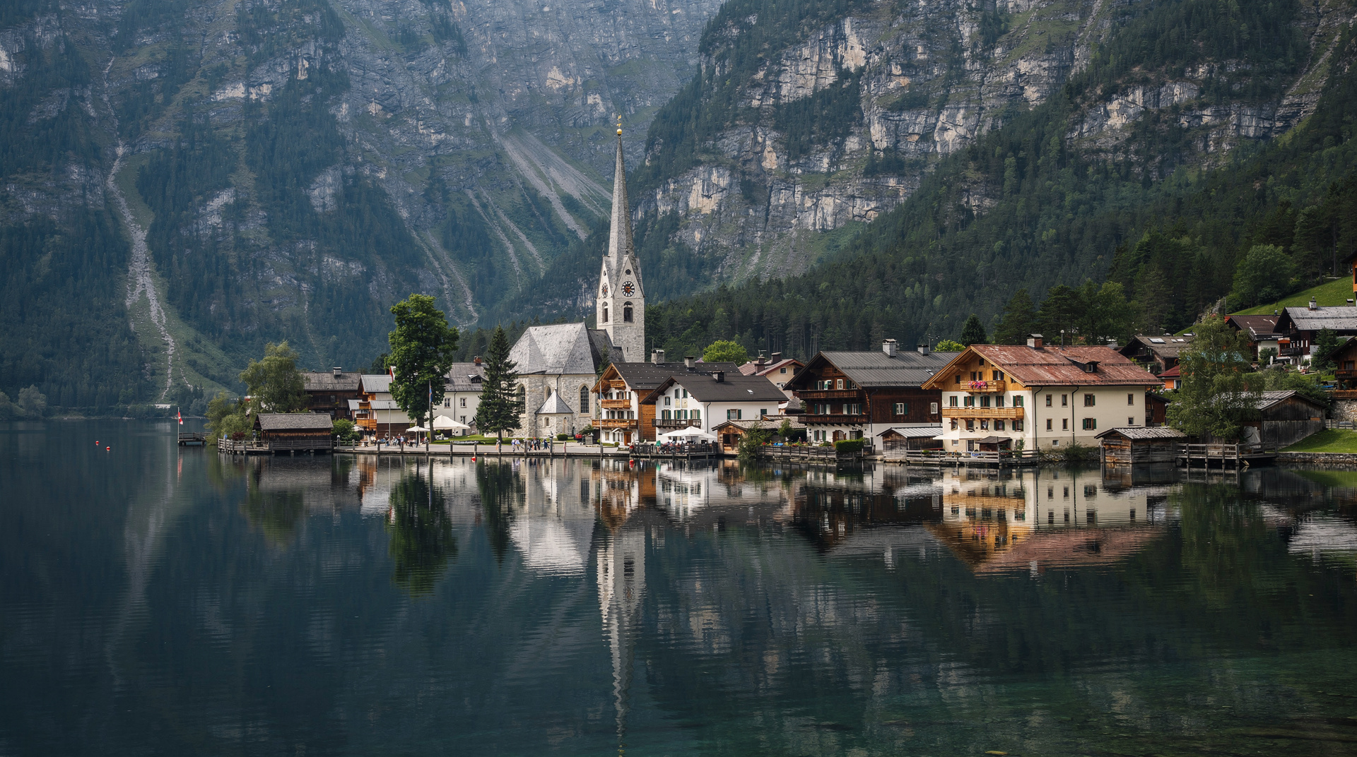 Hallstatt vs the Salzkammergut: is Hallstatt enough or should you explore more? — Hallstatt vs the wider Salzkammergut lake district: honest comparison of what ea