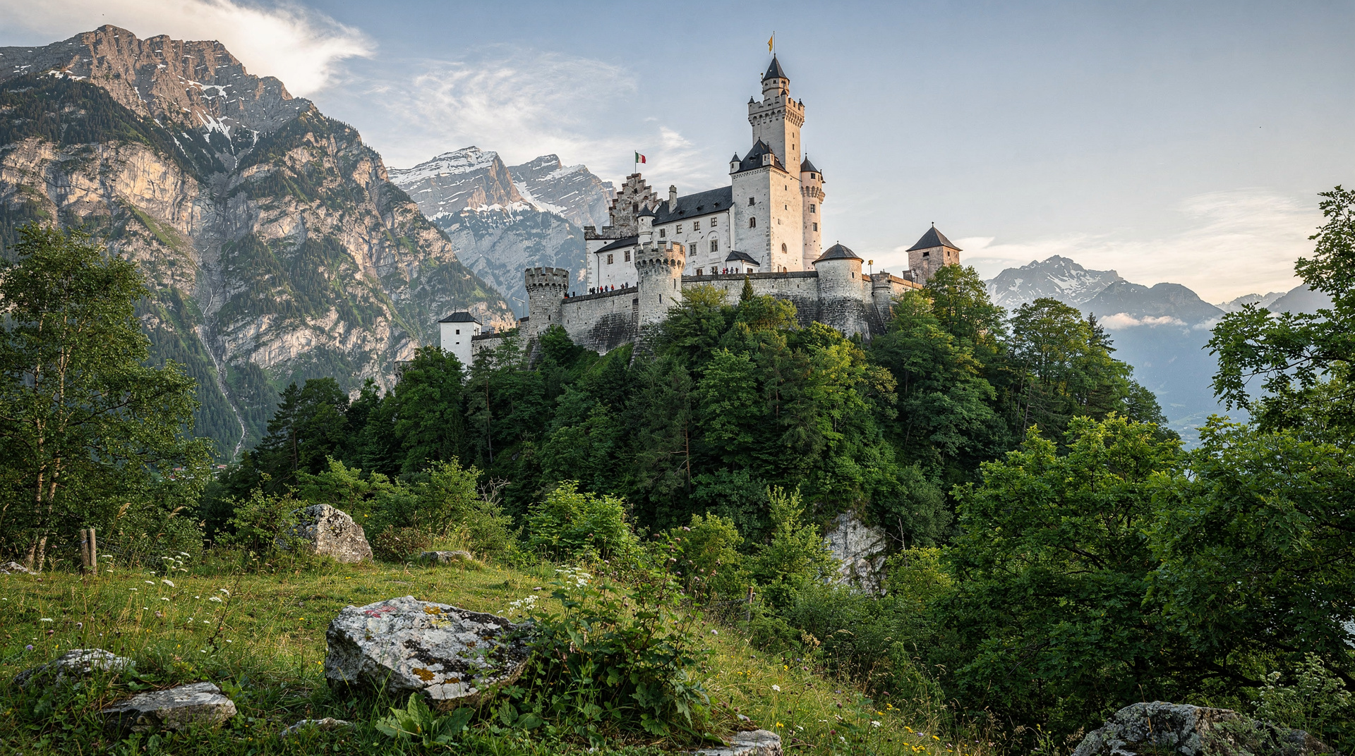 Hohenwerfen Castle guide: falconry, views and getting there from Salzburg — Hohenwerfen Castle day trip from Salzburg: falconry shows, medieval interior, ti