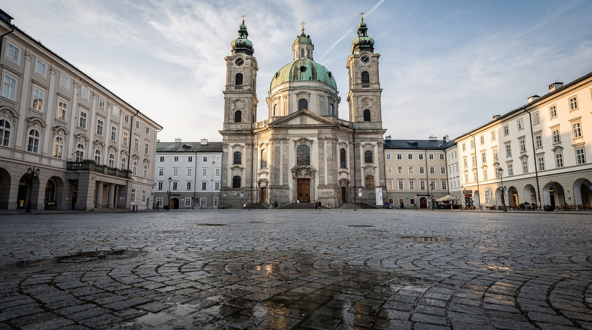 Salzburg Cathedral guide: Mozart's baptismal font, organ and free entry tips — Salzburg Cathedral guide: free entry, Mozart's baptismal font, the baroque inter