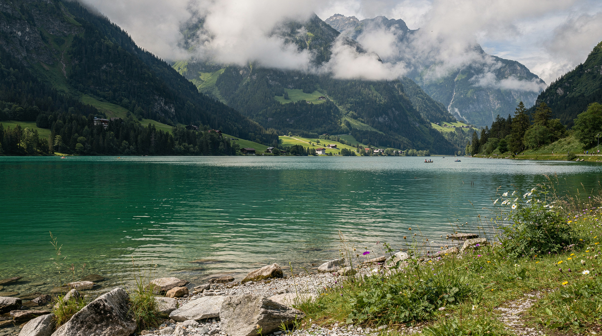 Swimming in the Salzkammergut: best lakes, beaches & water quality — Best lakes for swimming in the Salzkammergut — Mondsee, Wolfgangsee, Fuschlsee a